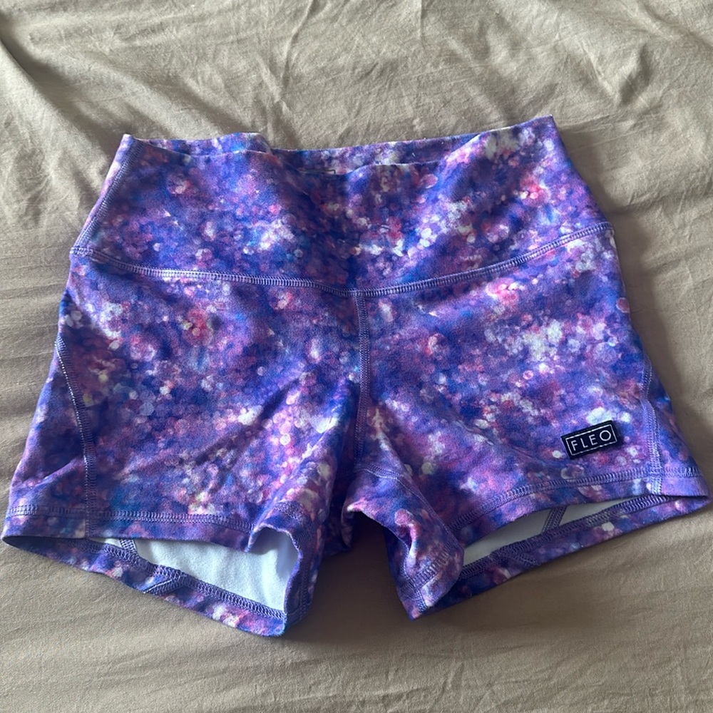 Fleo shorts Apex size small - worn in good condition